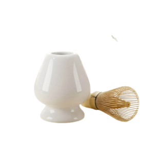 Kusenaoshi Yuki – ceramiczny stojak na miotełkę do matchy, biały